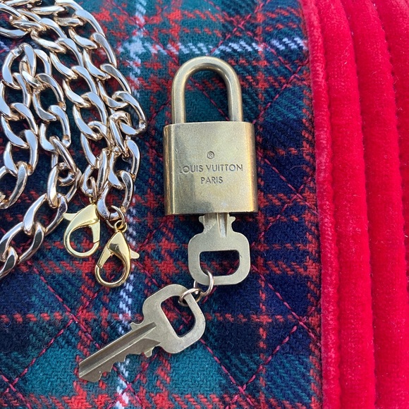 *️⃣4️⃣4️⃣4️⃣🌸AUTHENTIC Louis Vuitton Padlock+2 keys Comes with Custom ke - Picture 4 of 8